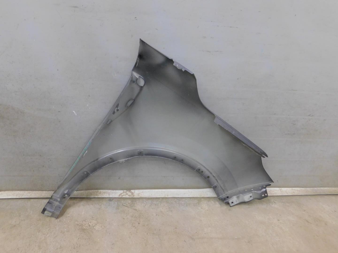 Крыло переднее левое