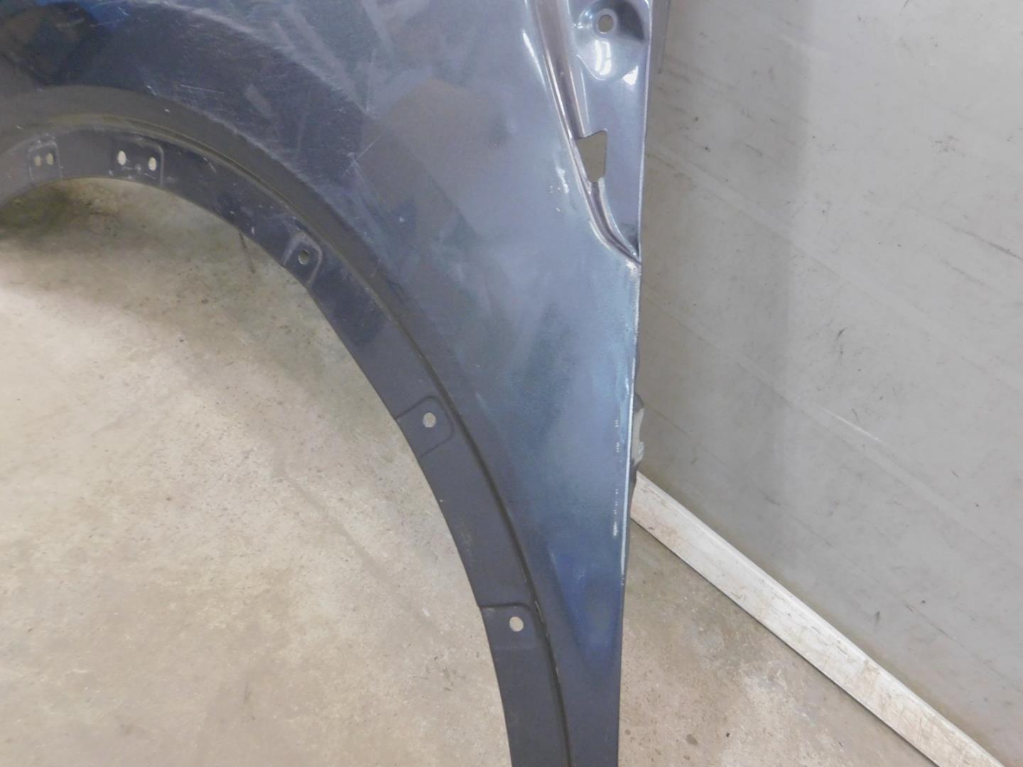 Крыло переднее левое