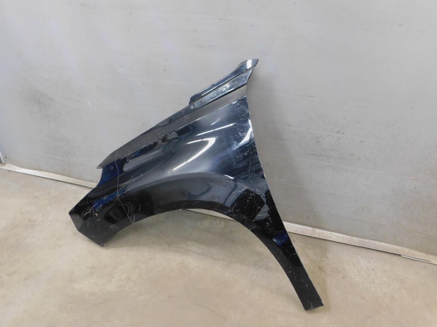 Крыло переднее левое