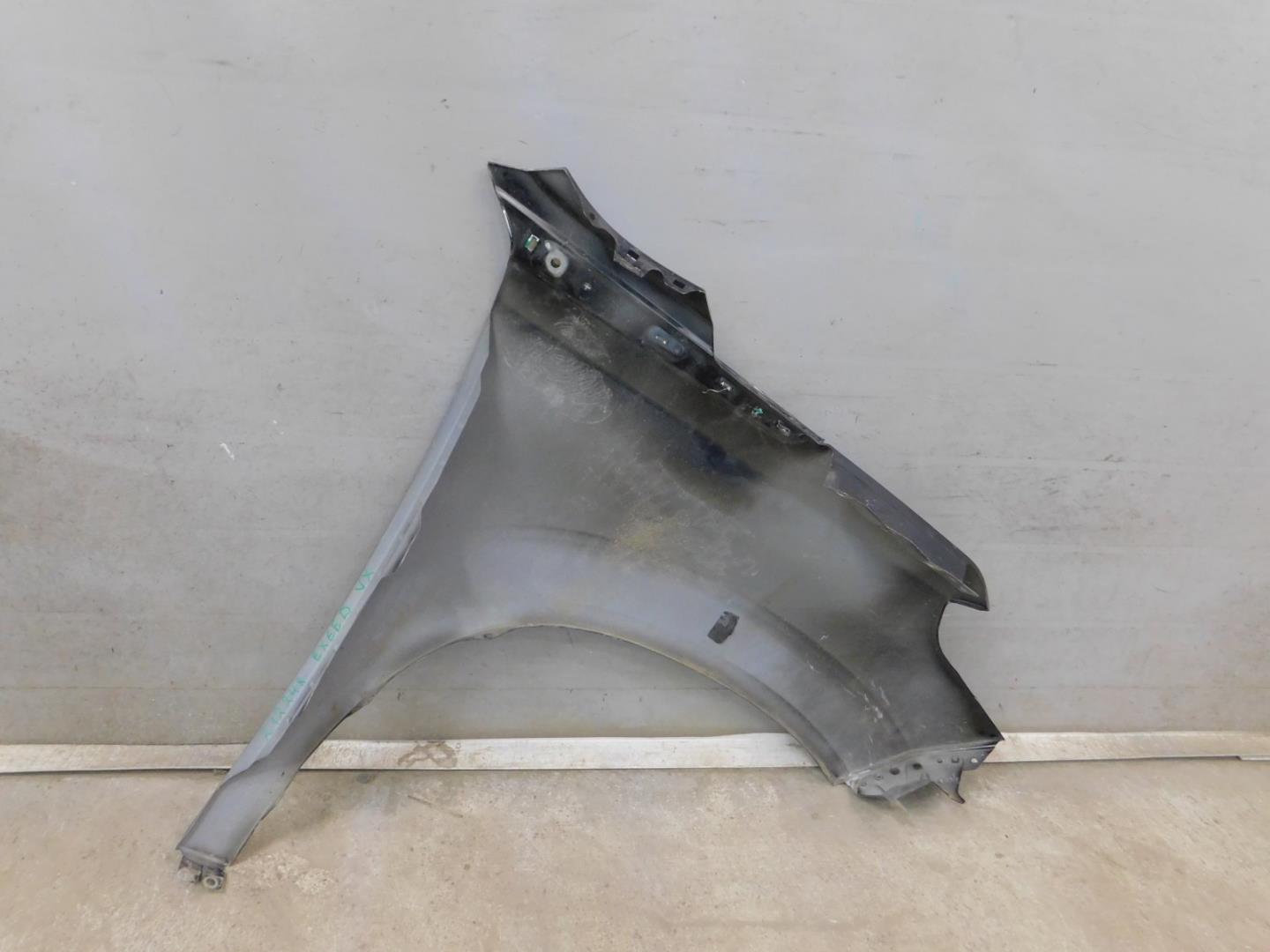 Крыло переднее левое