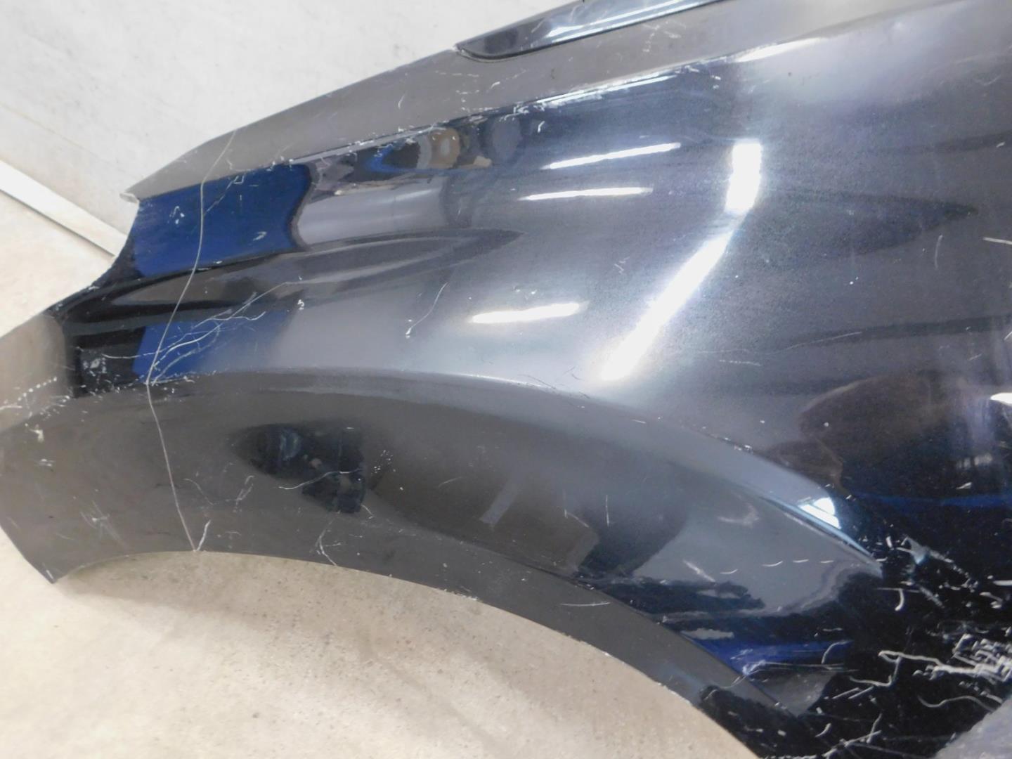 Крыло переднее левое