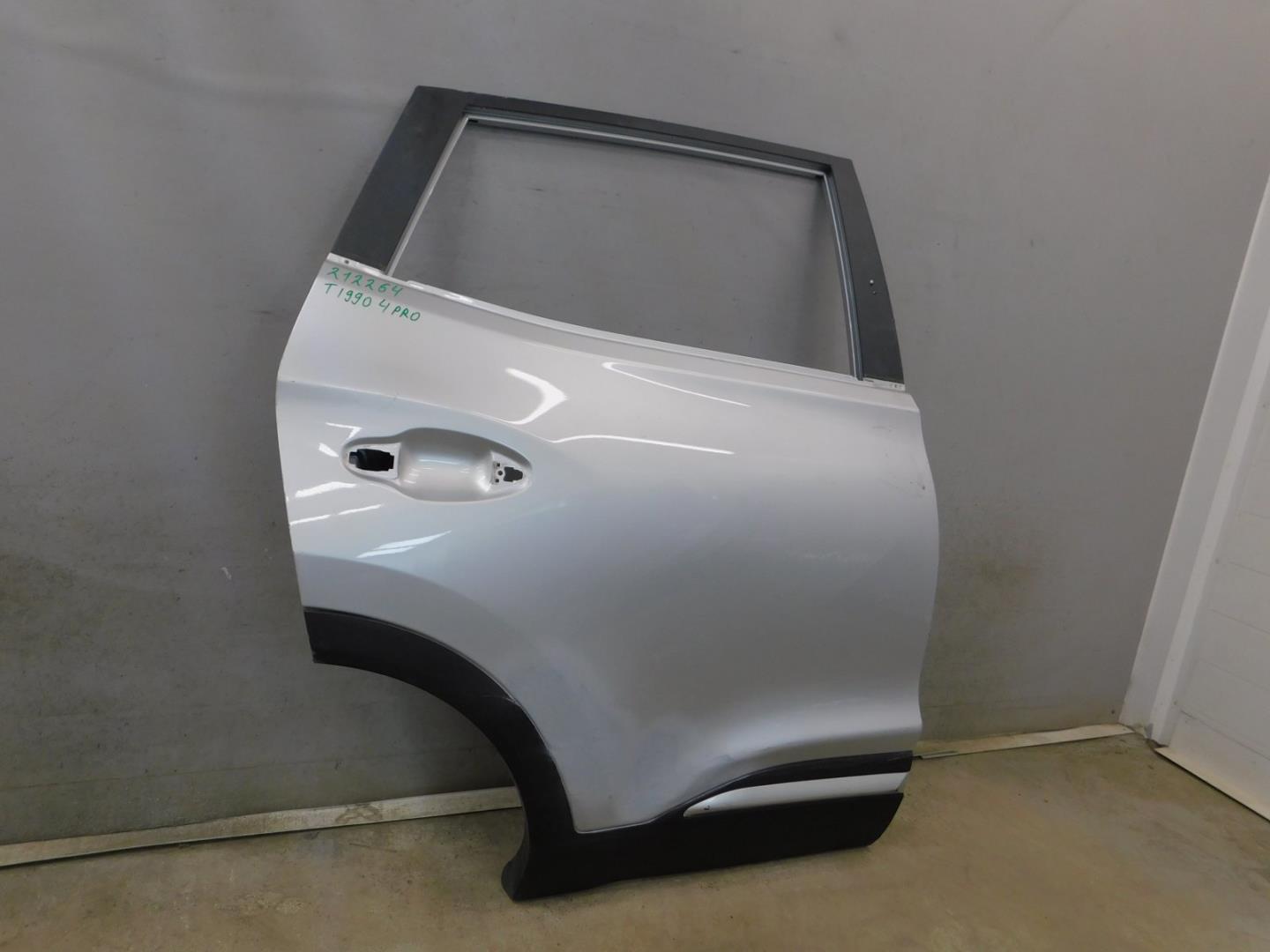 Дверь задняя правая