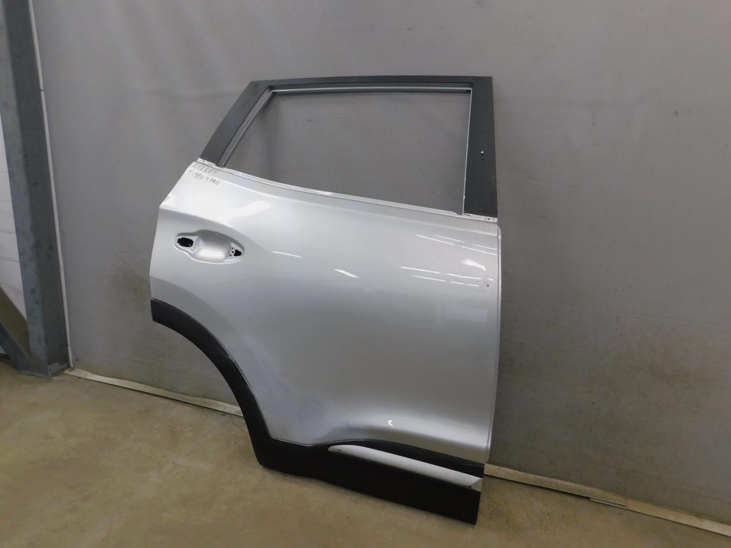 Дверь задняя правая