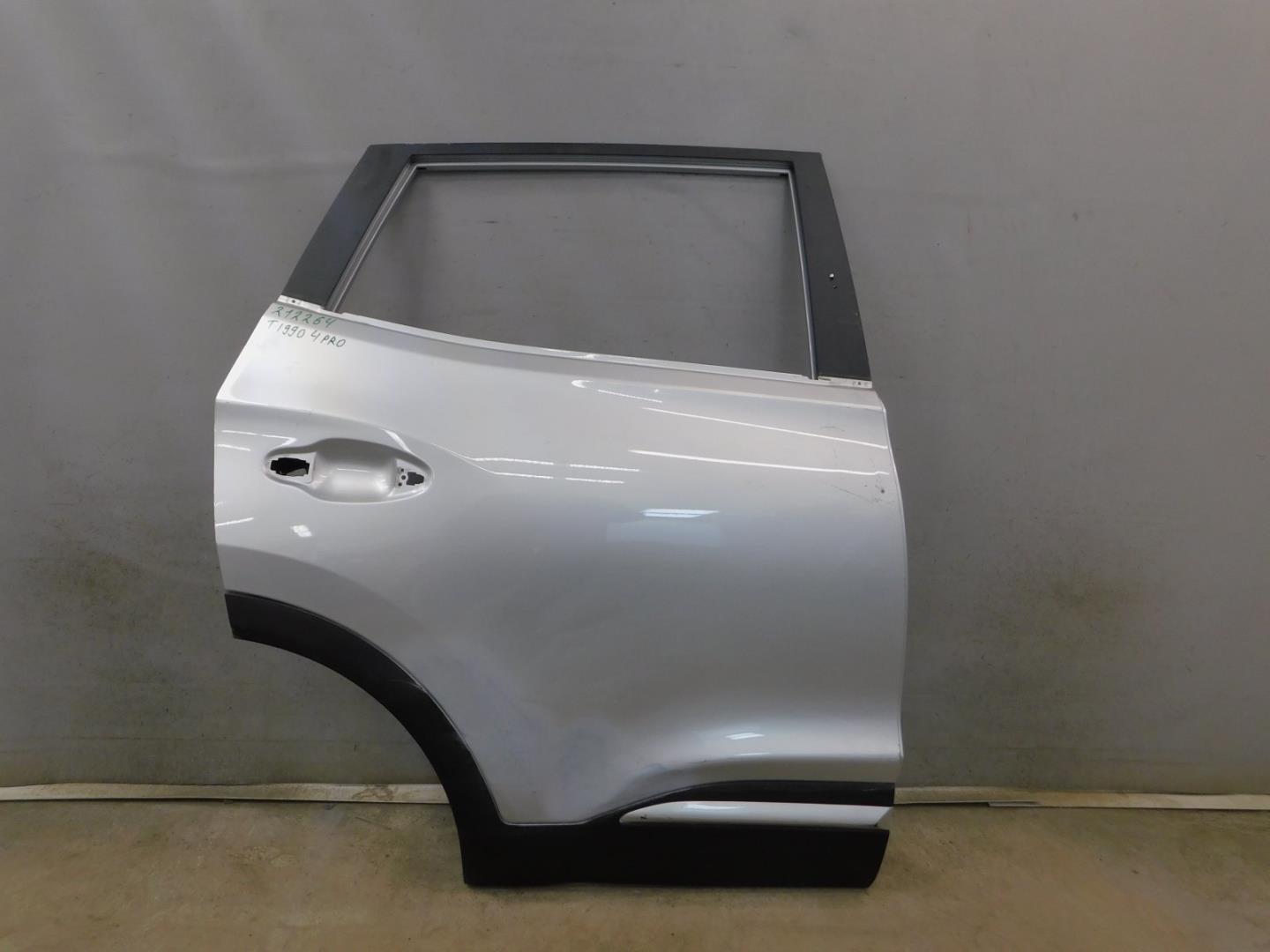 Дверь задняя правая