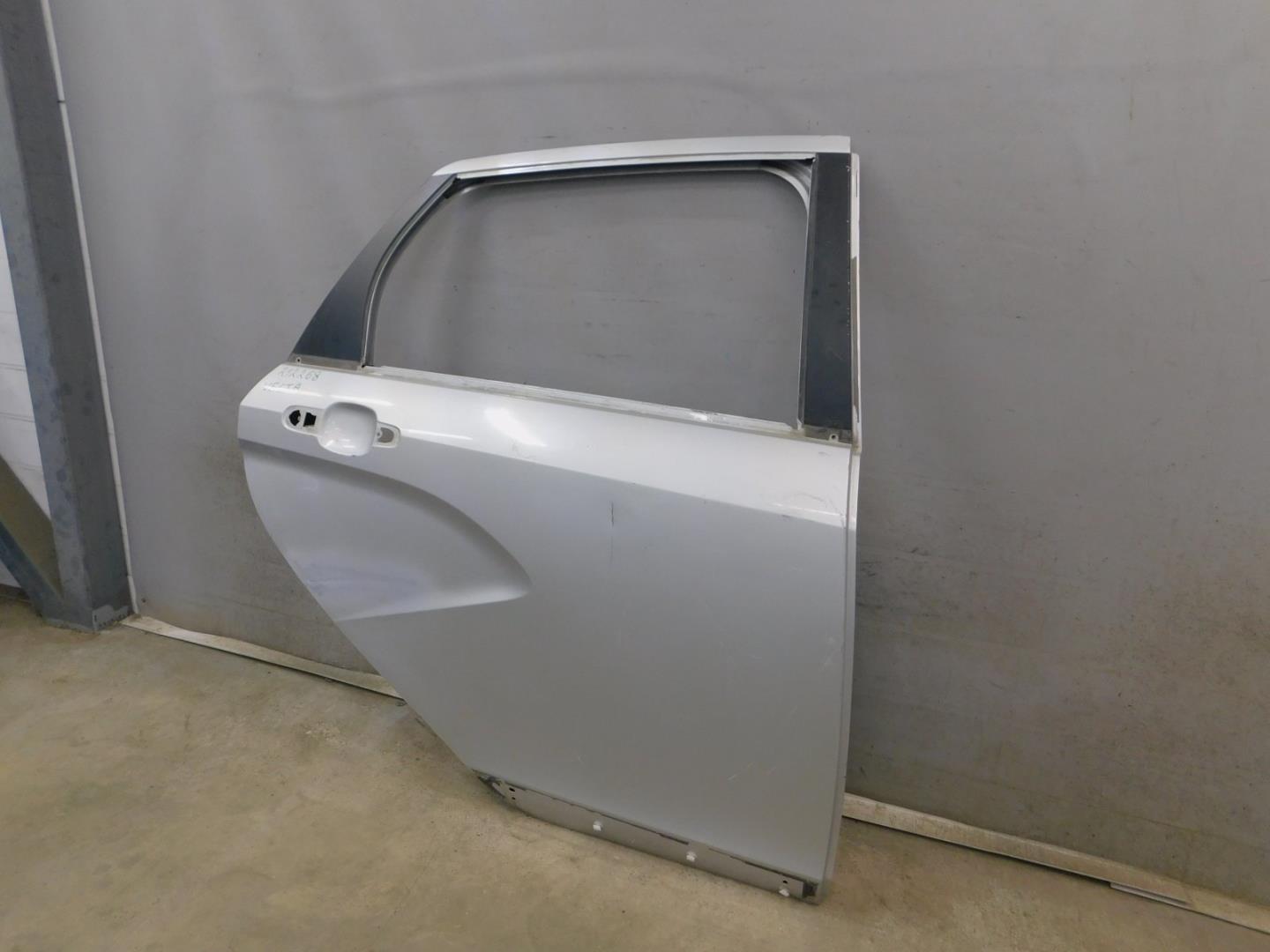 Дверь задняя правая