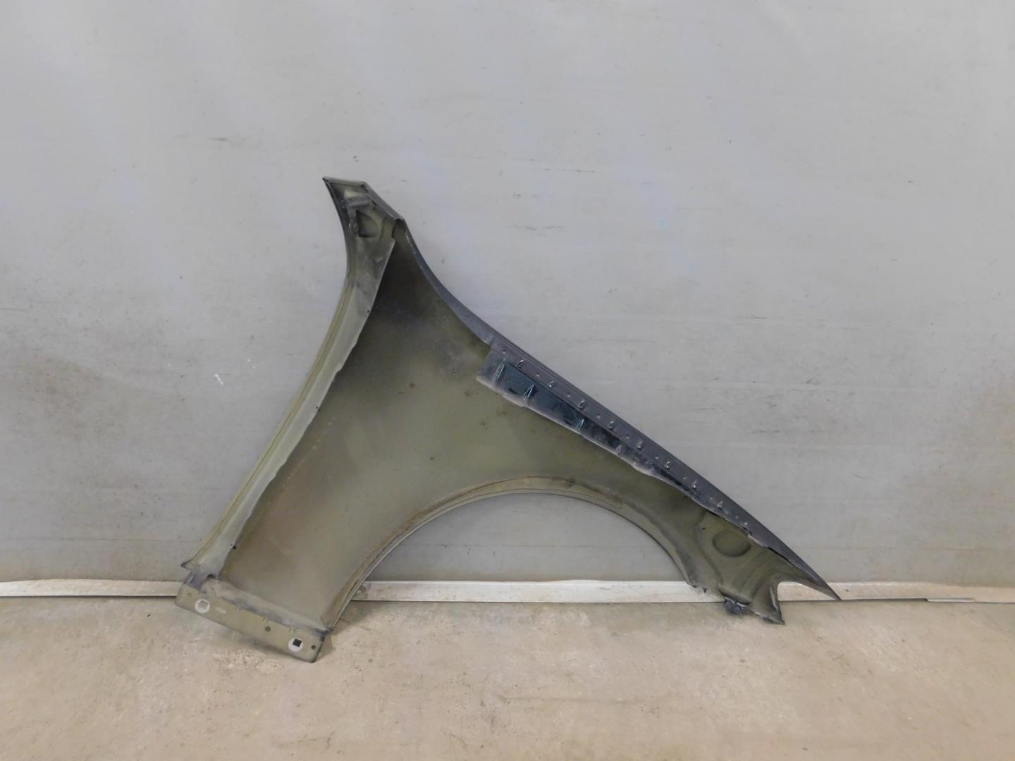 Крыло переднее левое