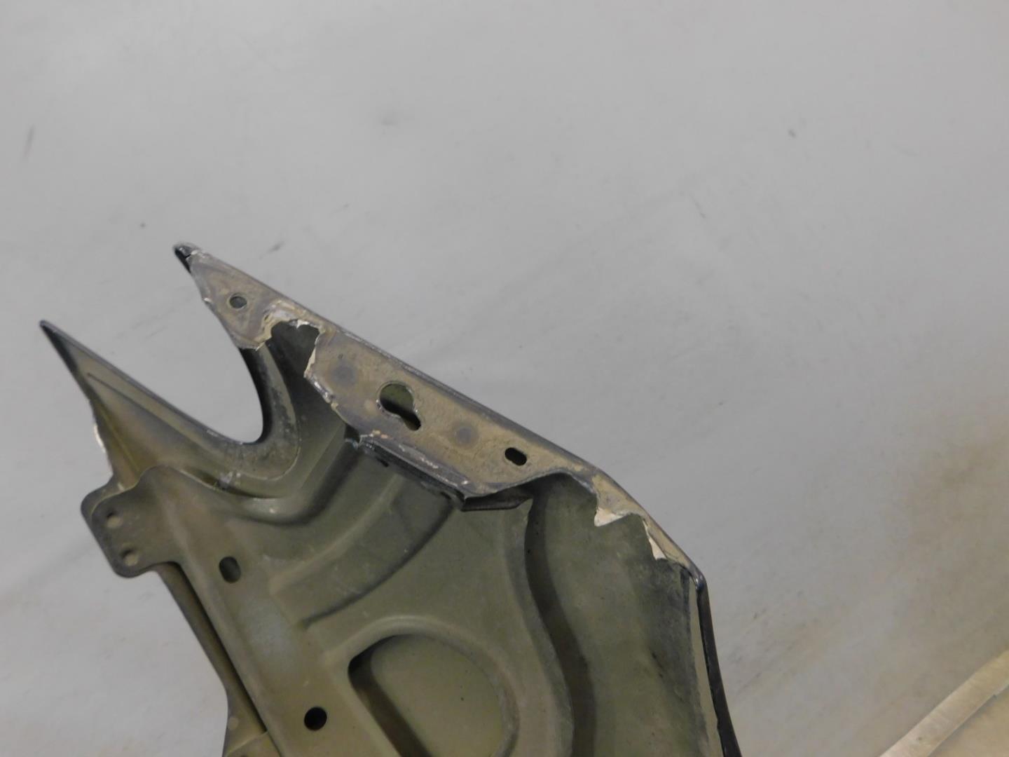 Крыло переднее левое