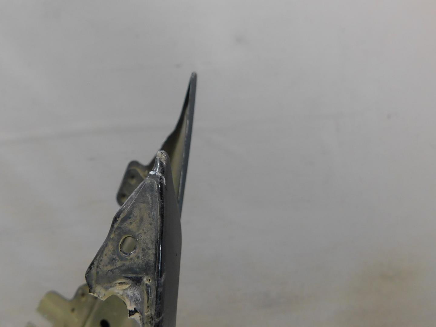 Крыло переднее левое