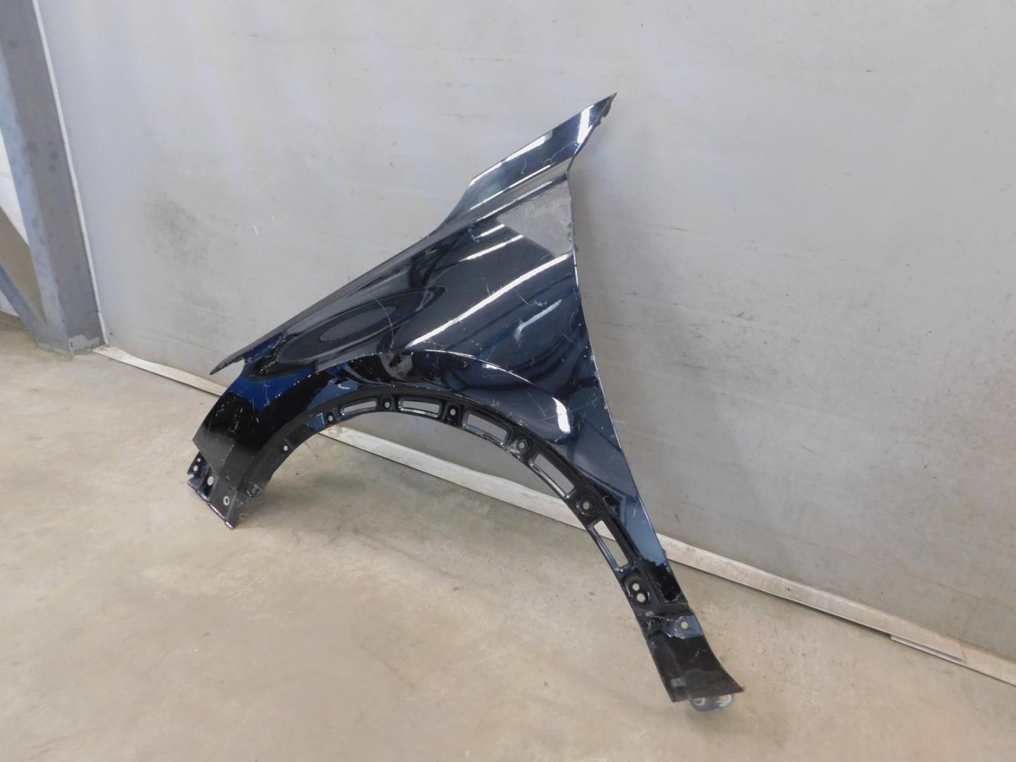 Крыло переднее левое