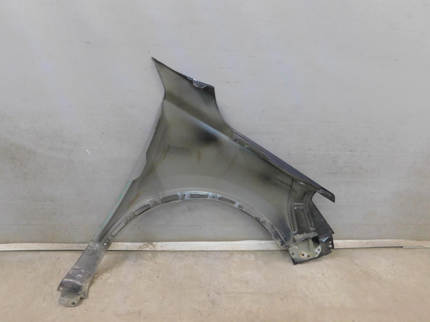 Крыло переднее левое