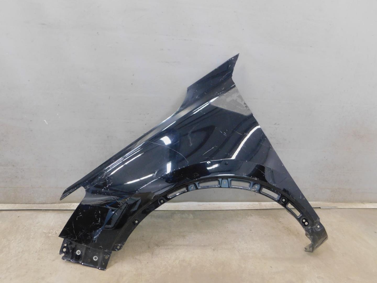 Крыло переднее левое