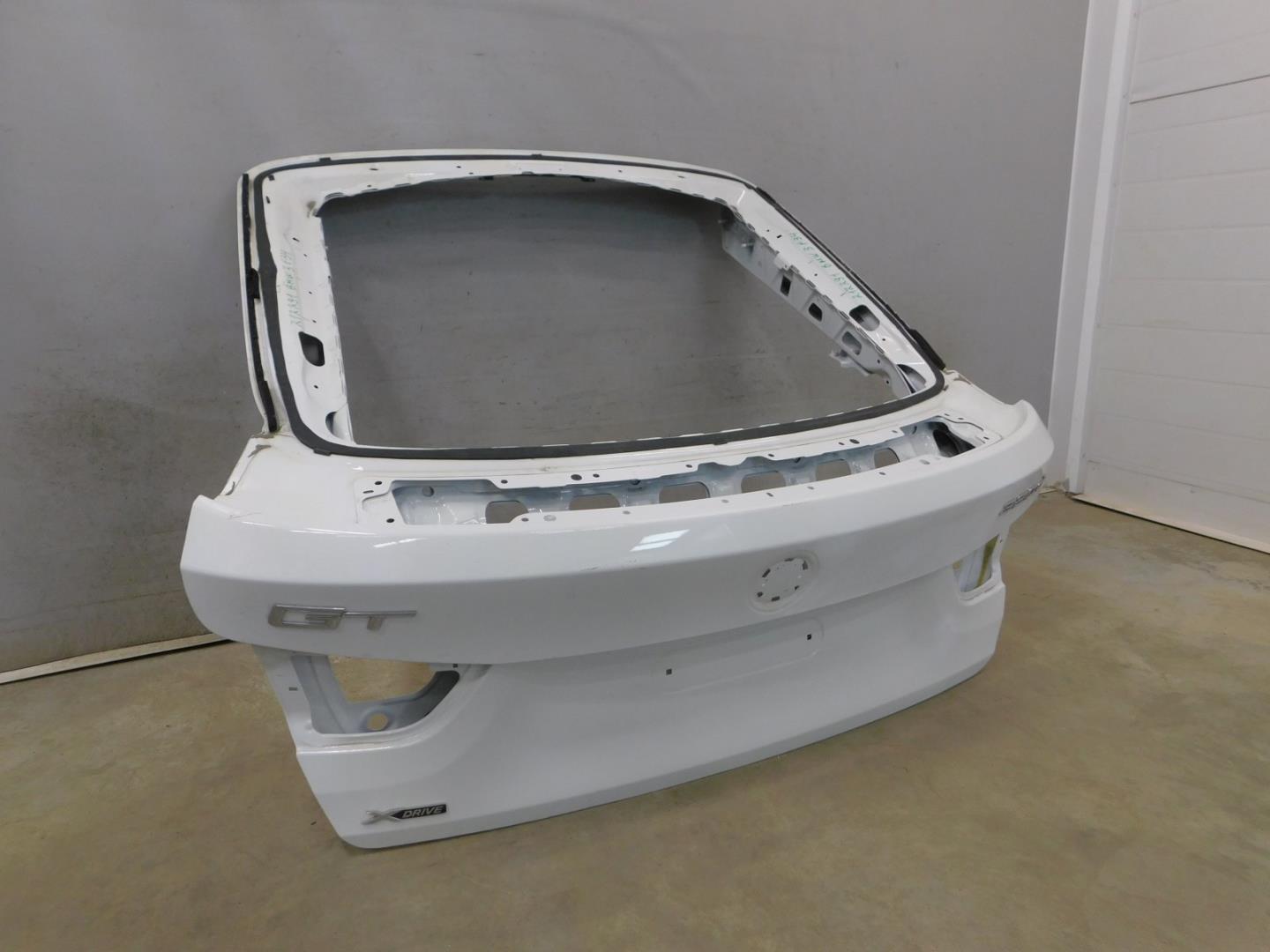 Дверь багажника