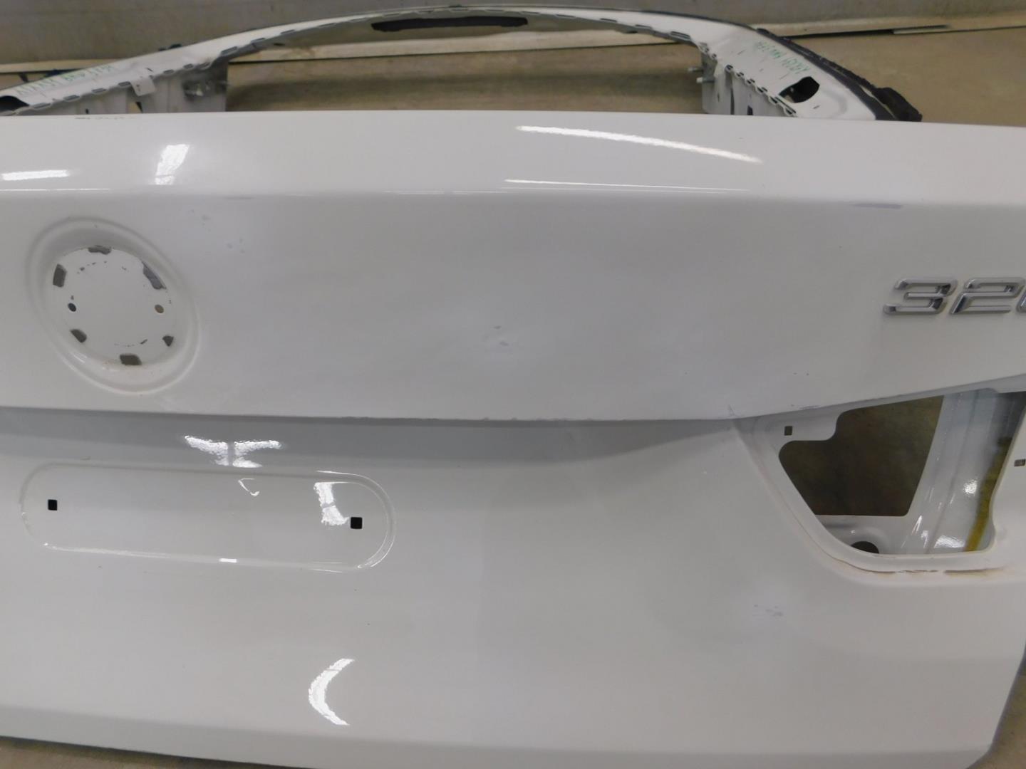 Дверь багажника