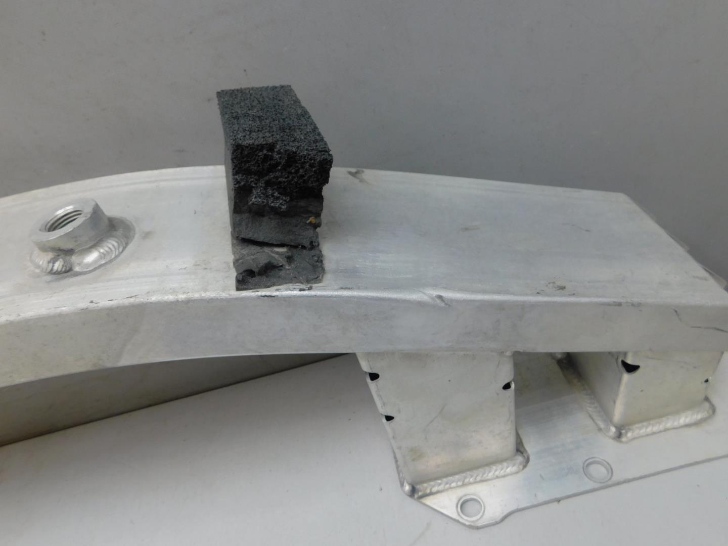 Усилитель переднего бампера