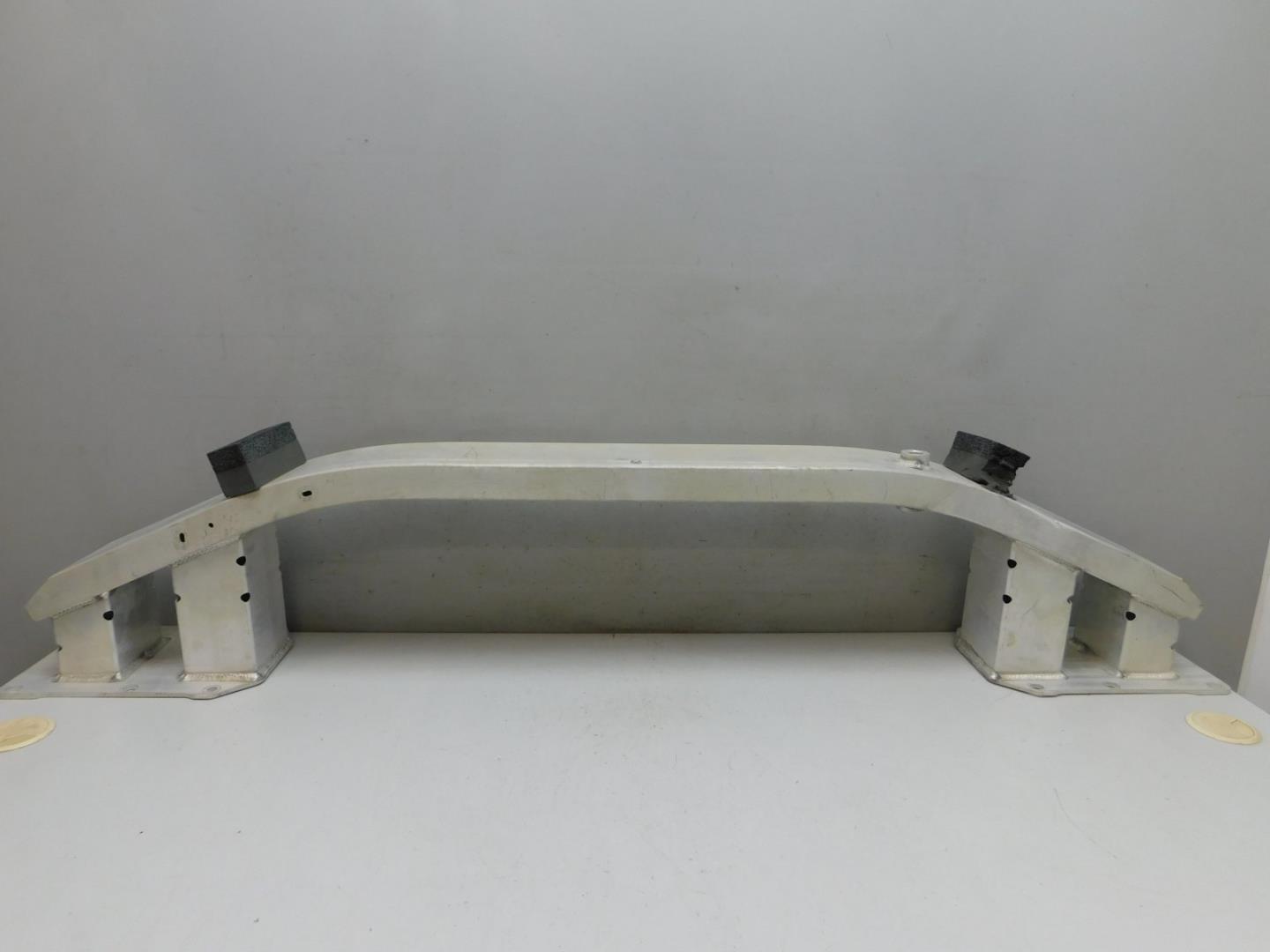 Усилитель переднего бампера