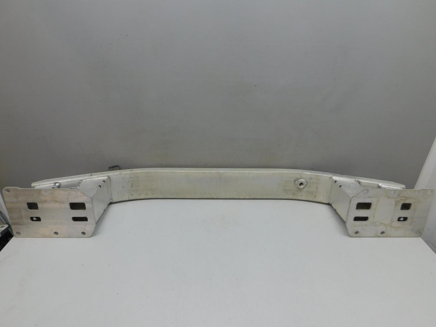 Усилитель переднего бампера