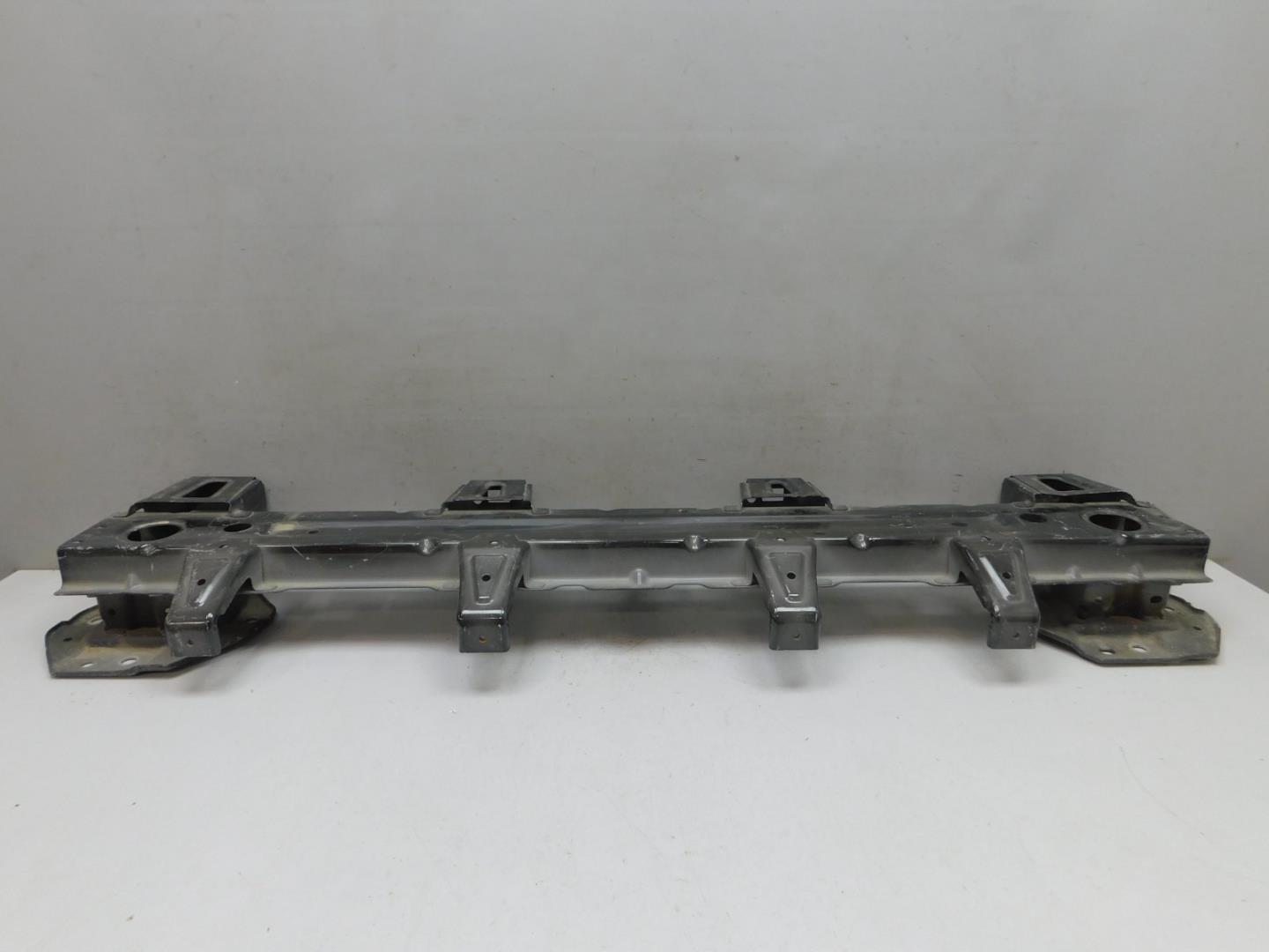 Усилитель заднего бампера