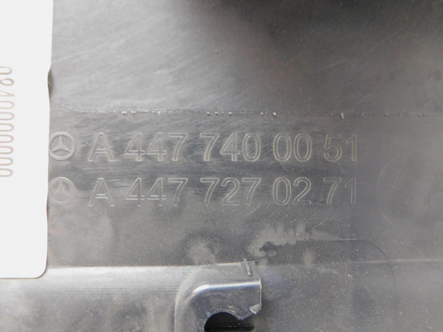 Обшивка двери багажника