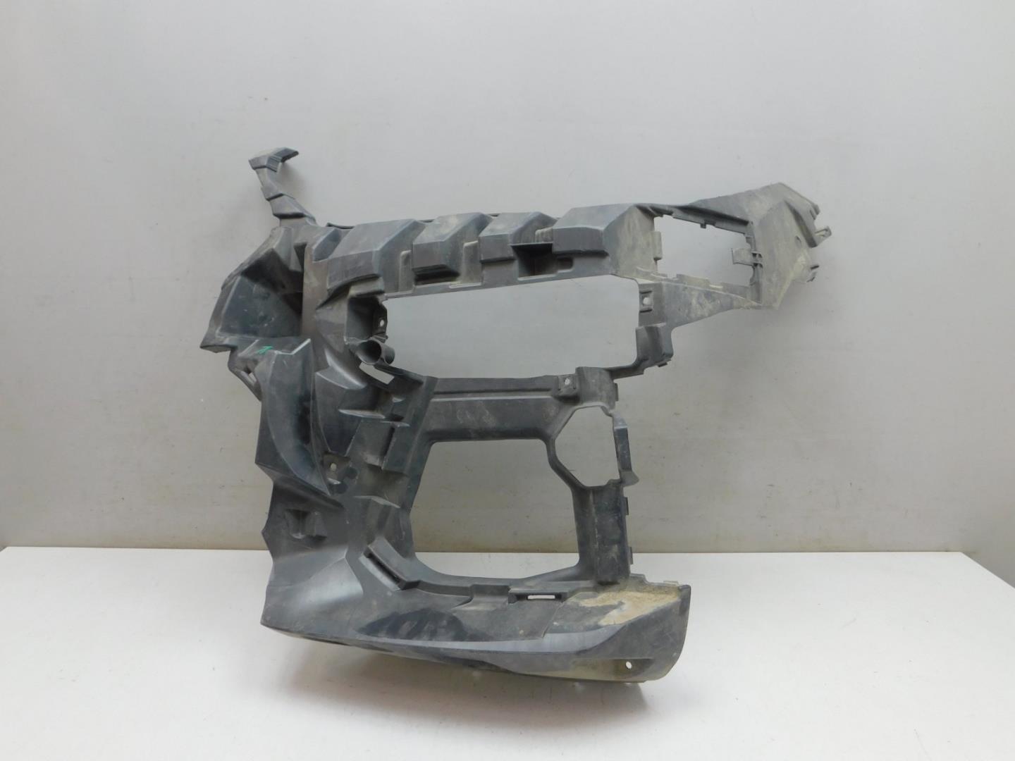 Кронштейн переднего бампера