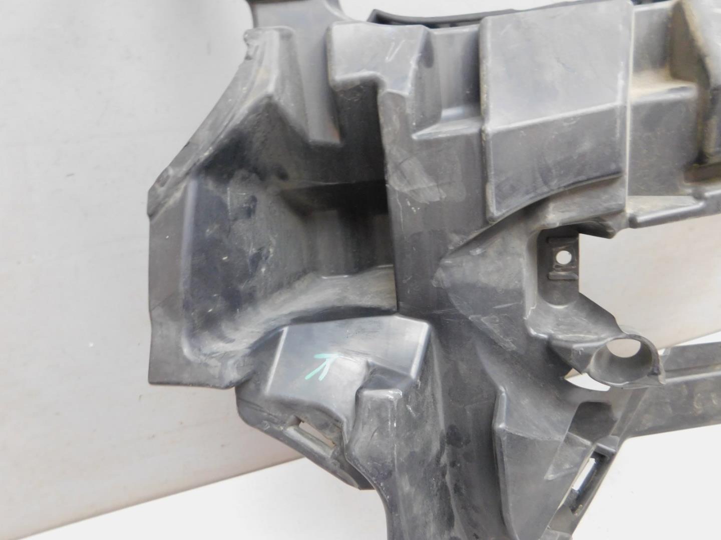 Кронштейн переднего бампера