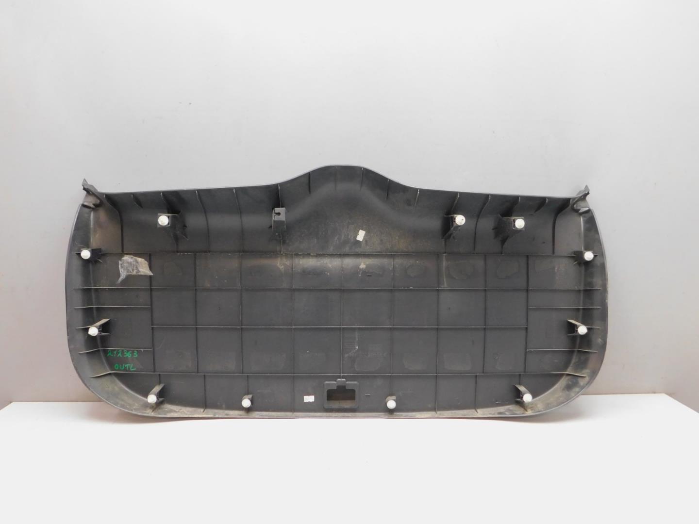 Обшивка двери багажника