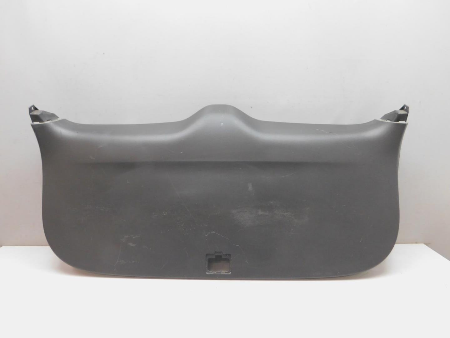 Обшивка двери багажника