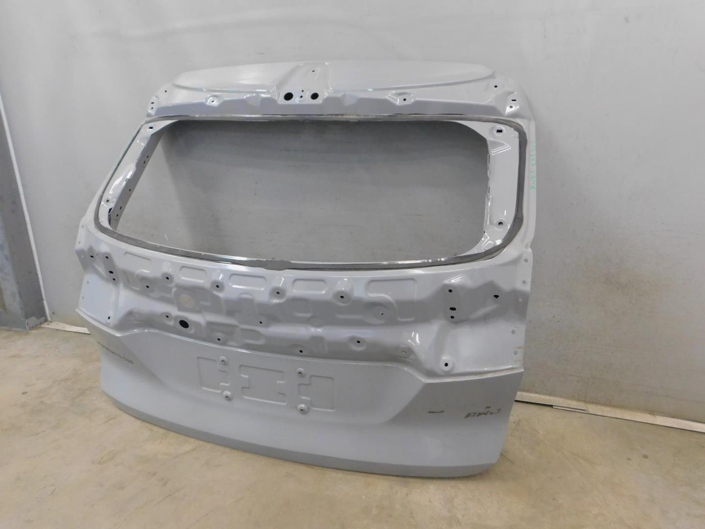 Дверь багажника