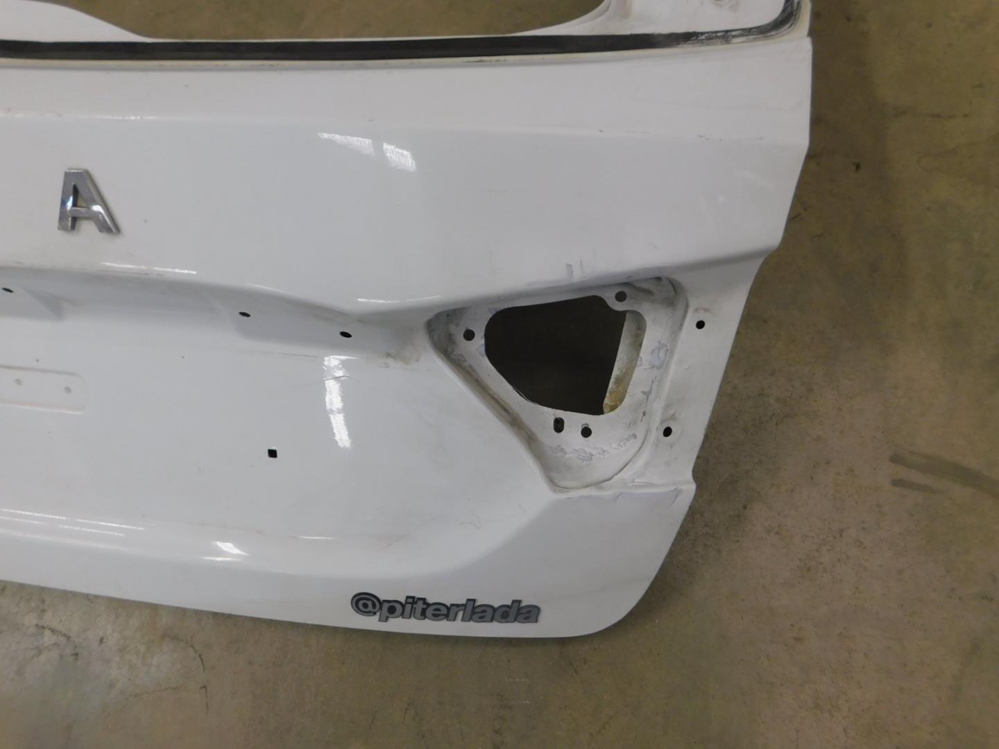 Дверь багажника