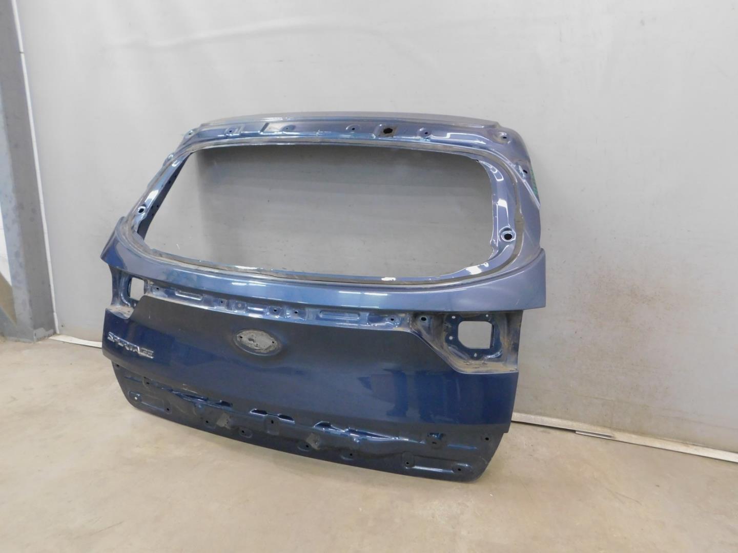 Дверь багажника