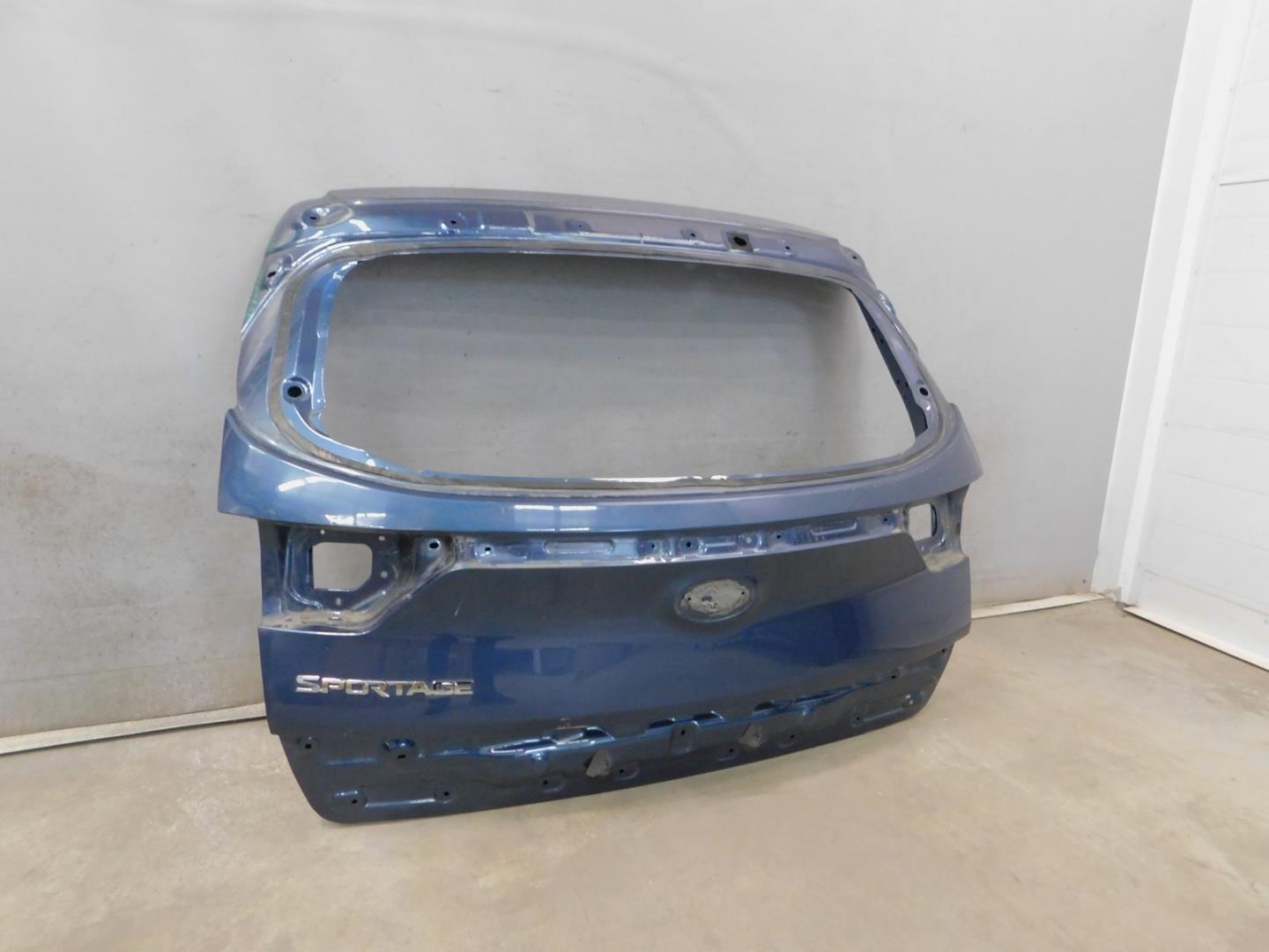 Дверь багажника