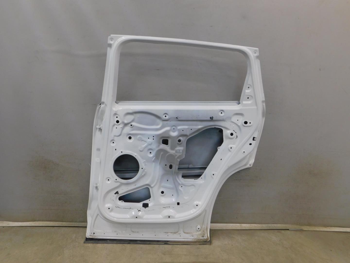 Дверь задняя правая