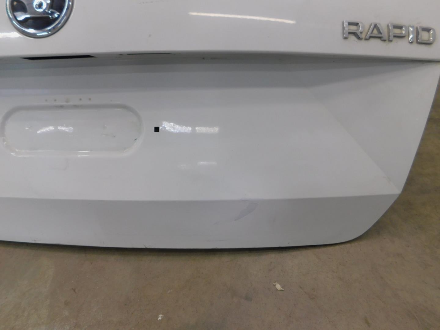 Дверь багажника