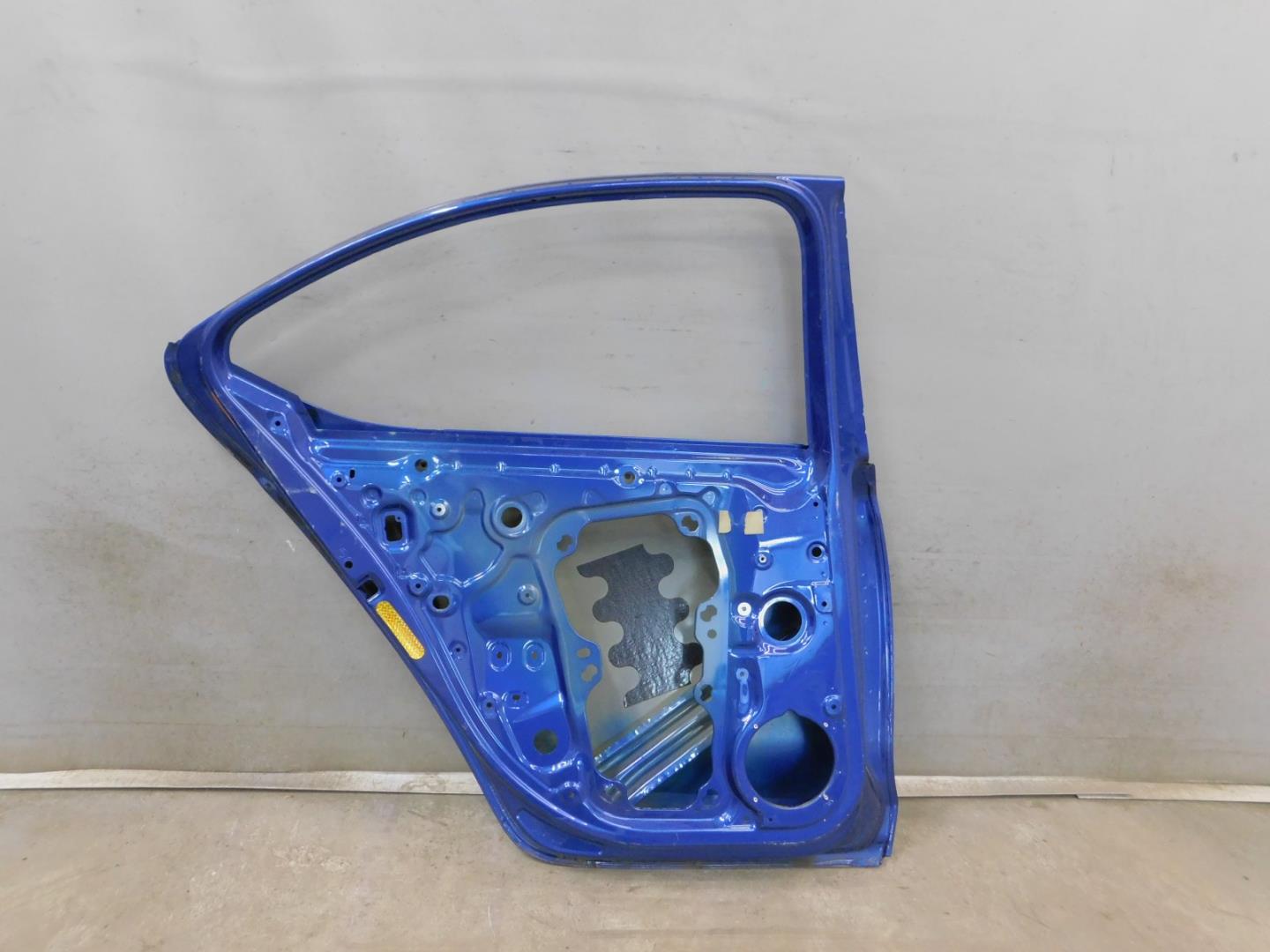 Дверь задняя левая