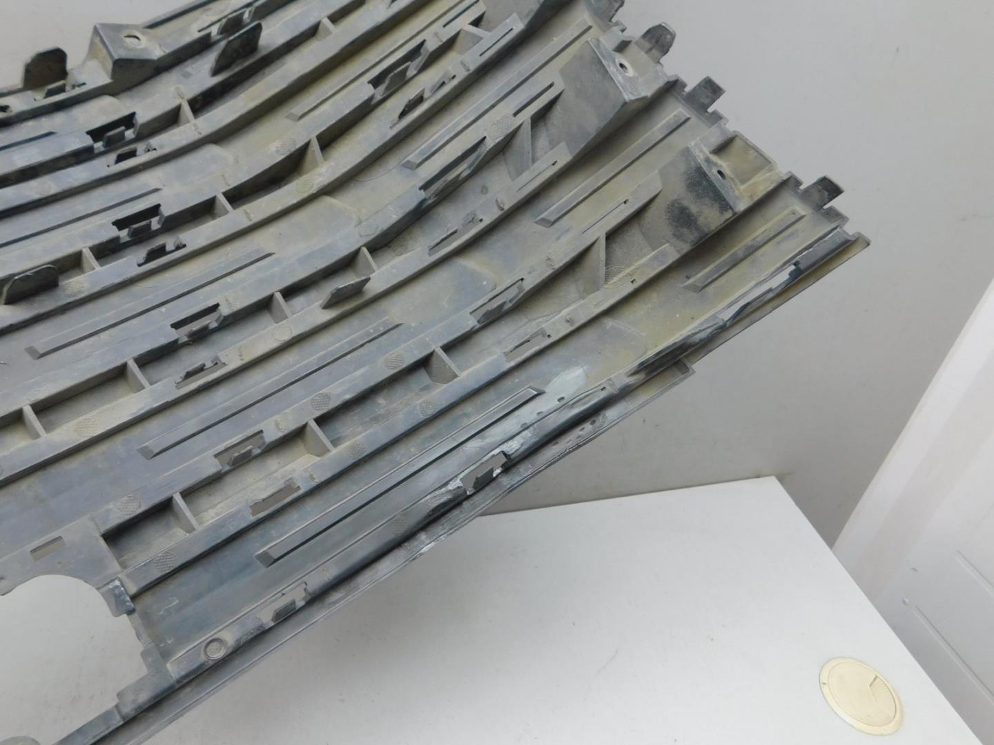 Решетка в бампер центральная