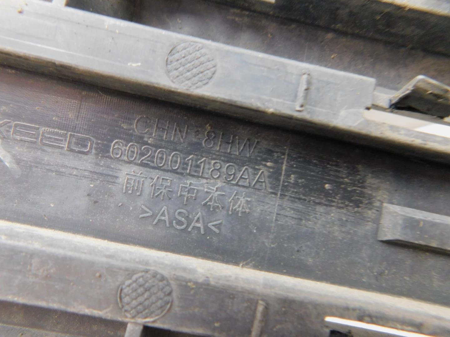 Решетка в бампер центральная