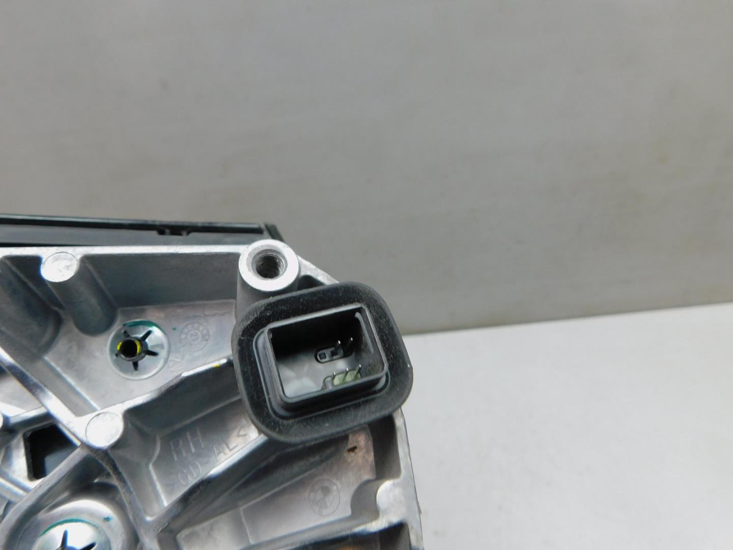 Зеркало правое электрическое