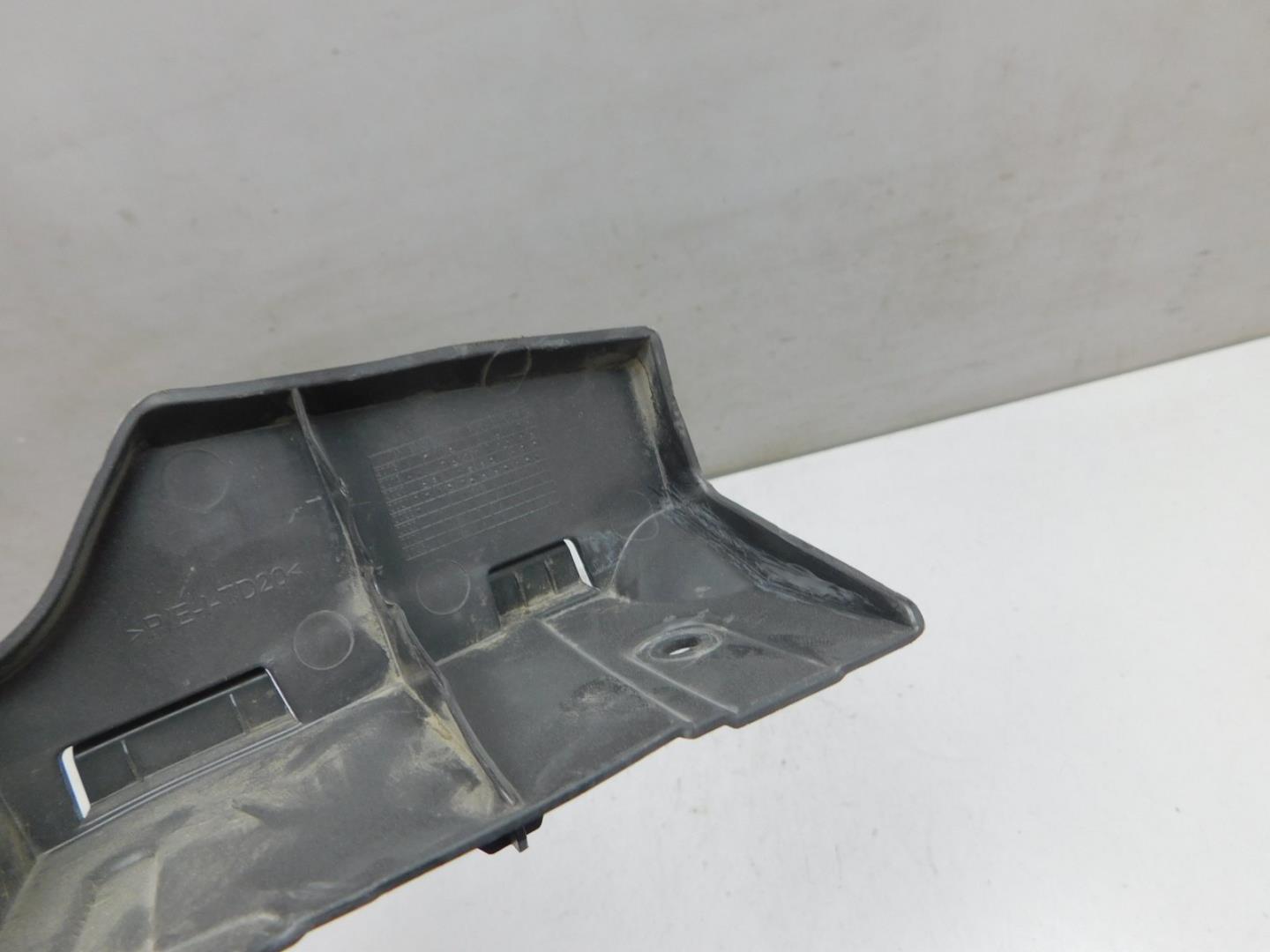 Кронштейн заднего бампера