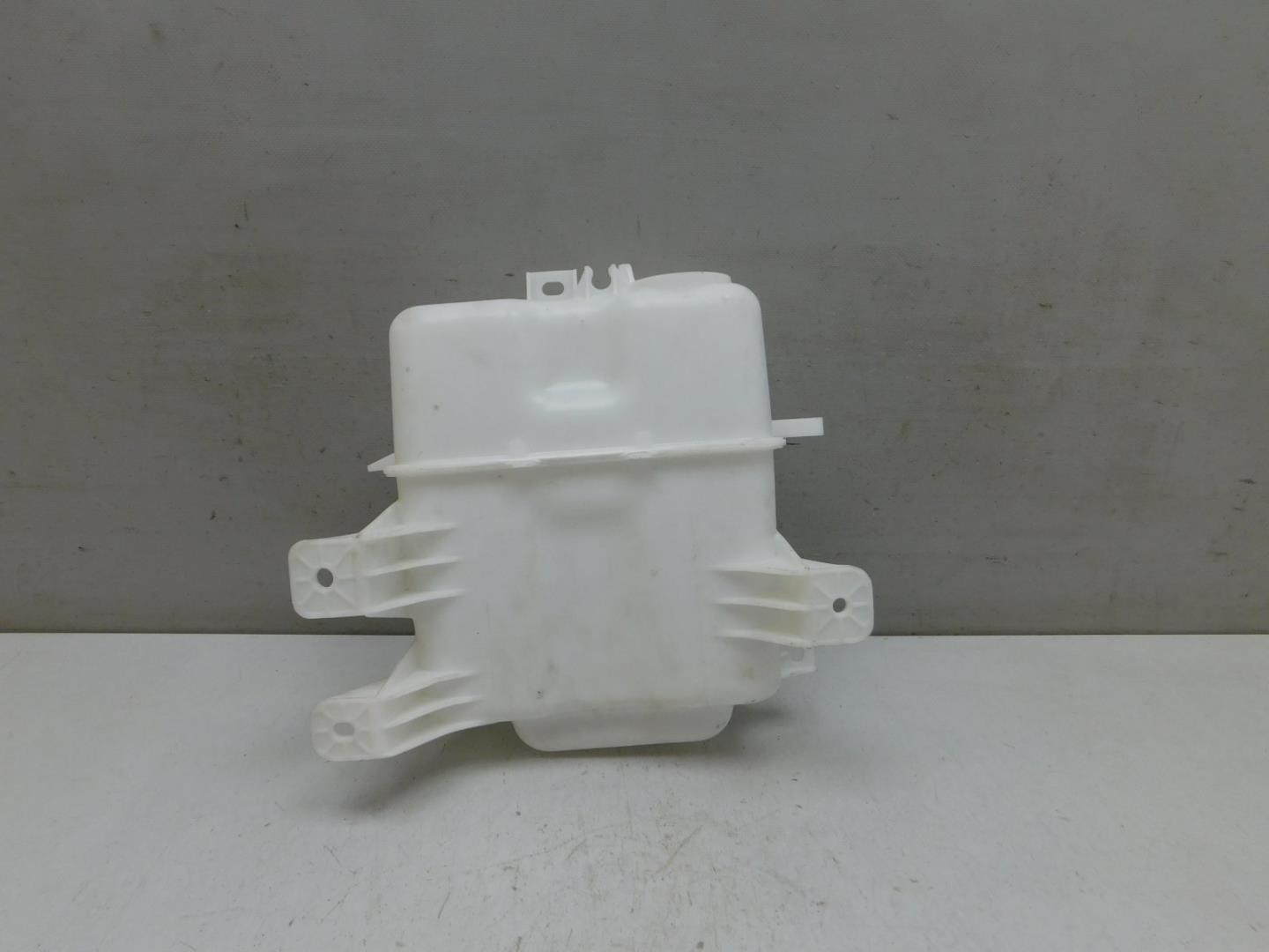 Бачок омывателя лобового стекла