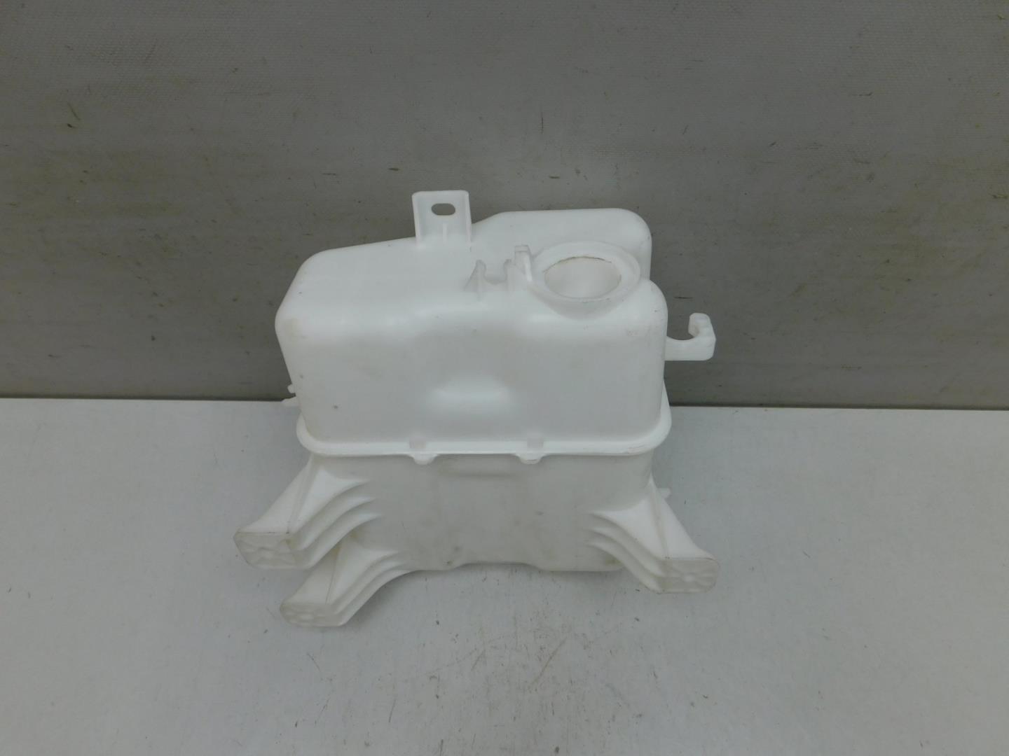 Бачок омывателя лобового стекла