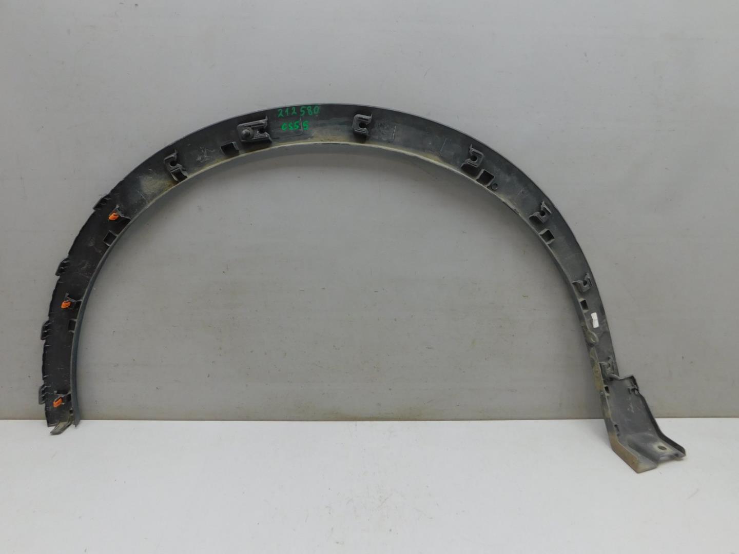 Накладка переднего крыла левого