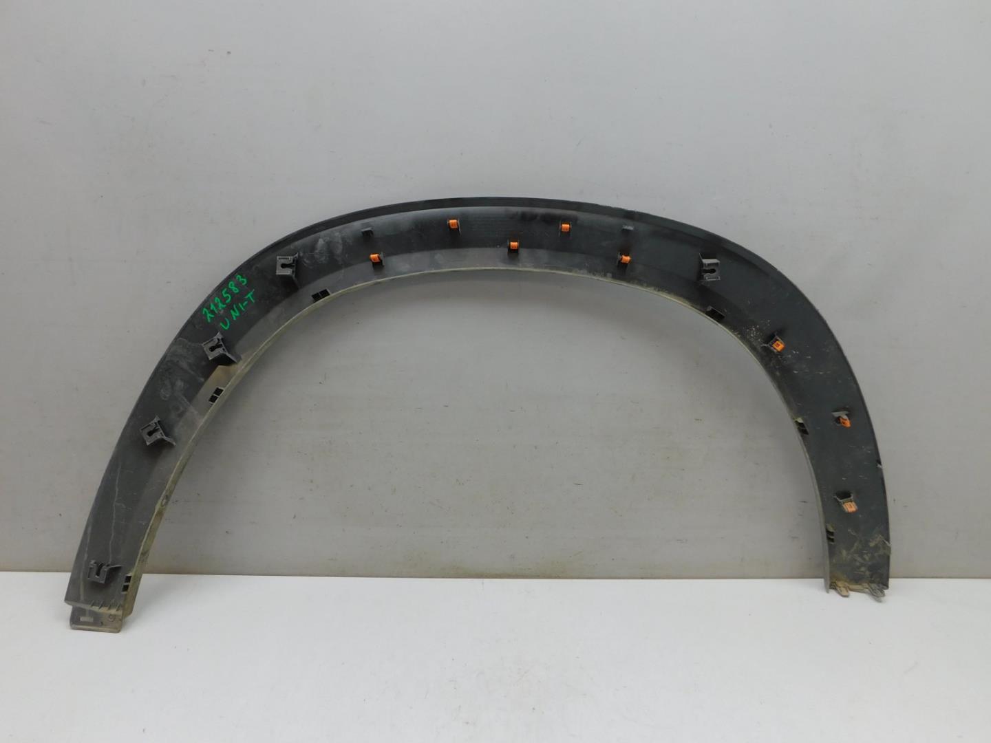 Накладка крыла переднего левого