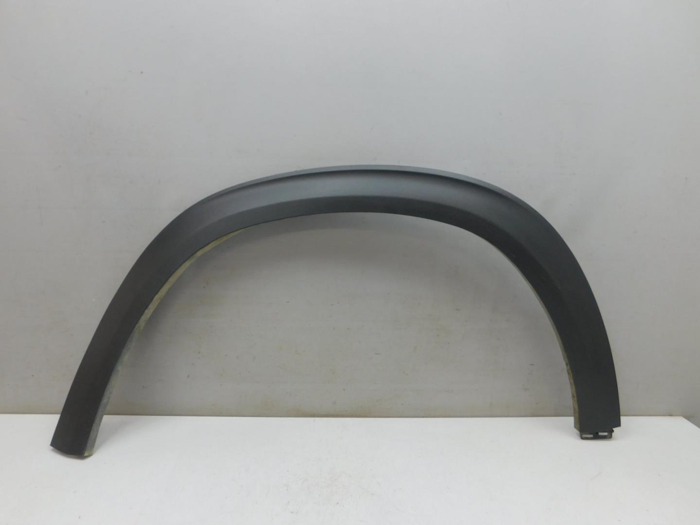 Накладка крыла переднего левого