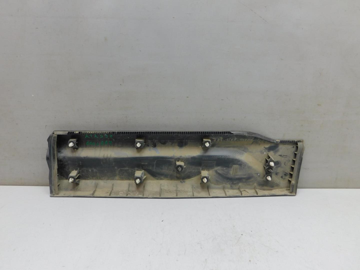 Накладка двери задней правой