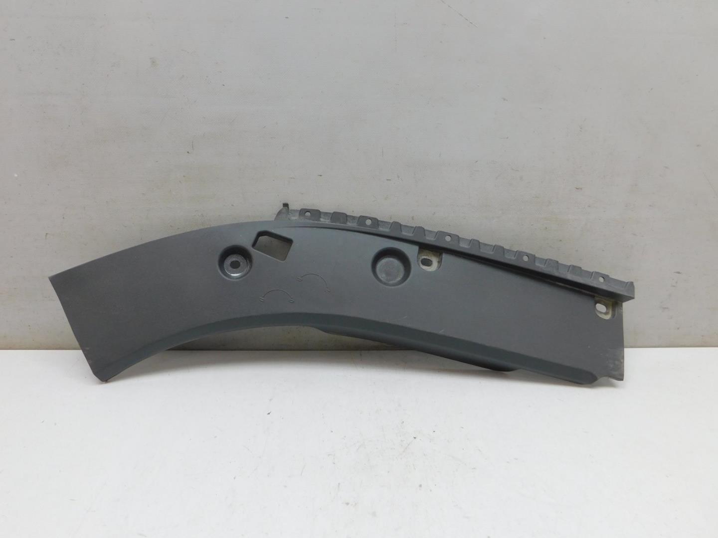 Кожух замка капота