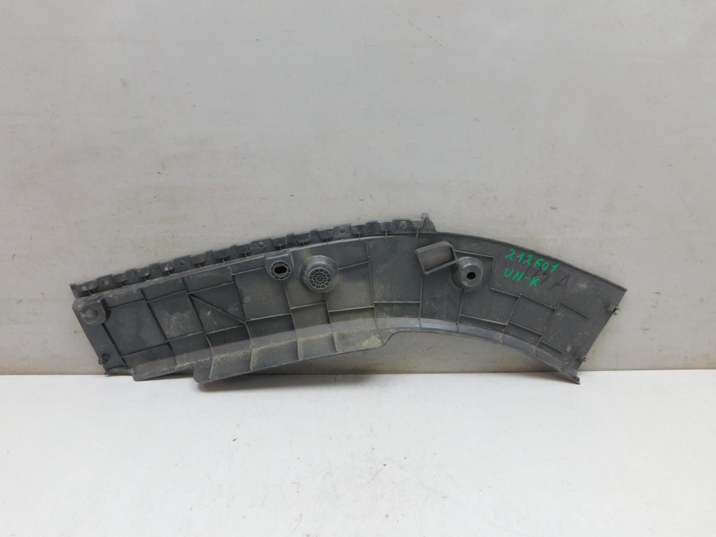 Кожух замка капота