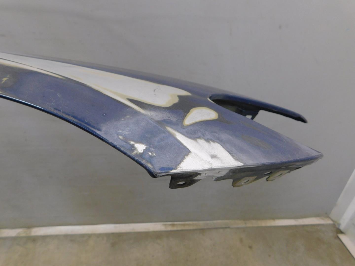 Крыло переднее правое