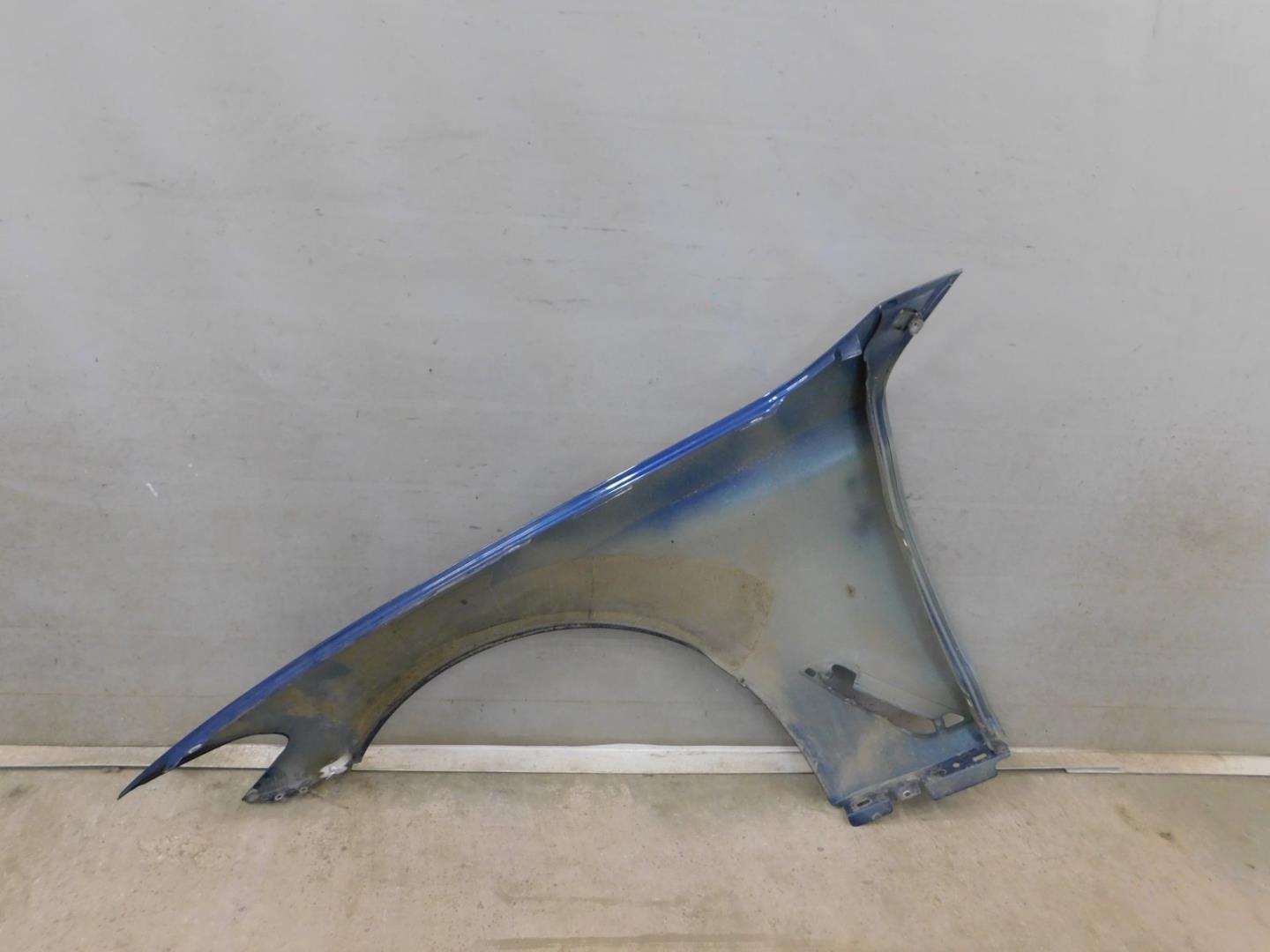 Крыло переднее правое