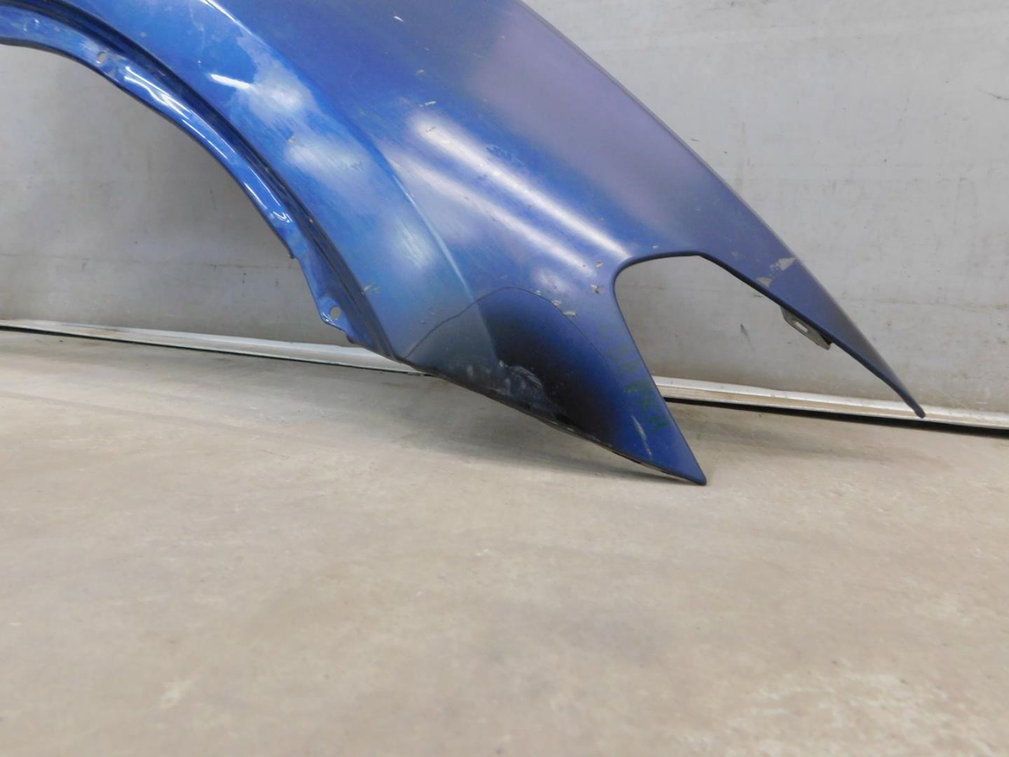 Крыло переднее правое