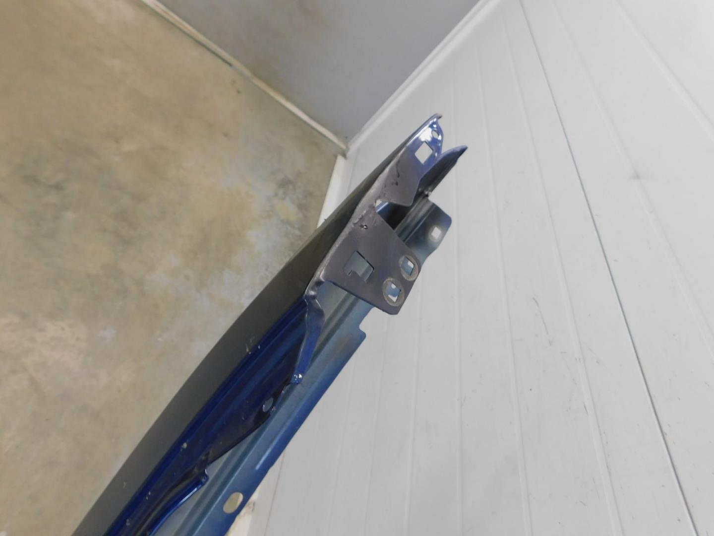 Крыло переднее правое