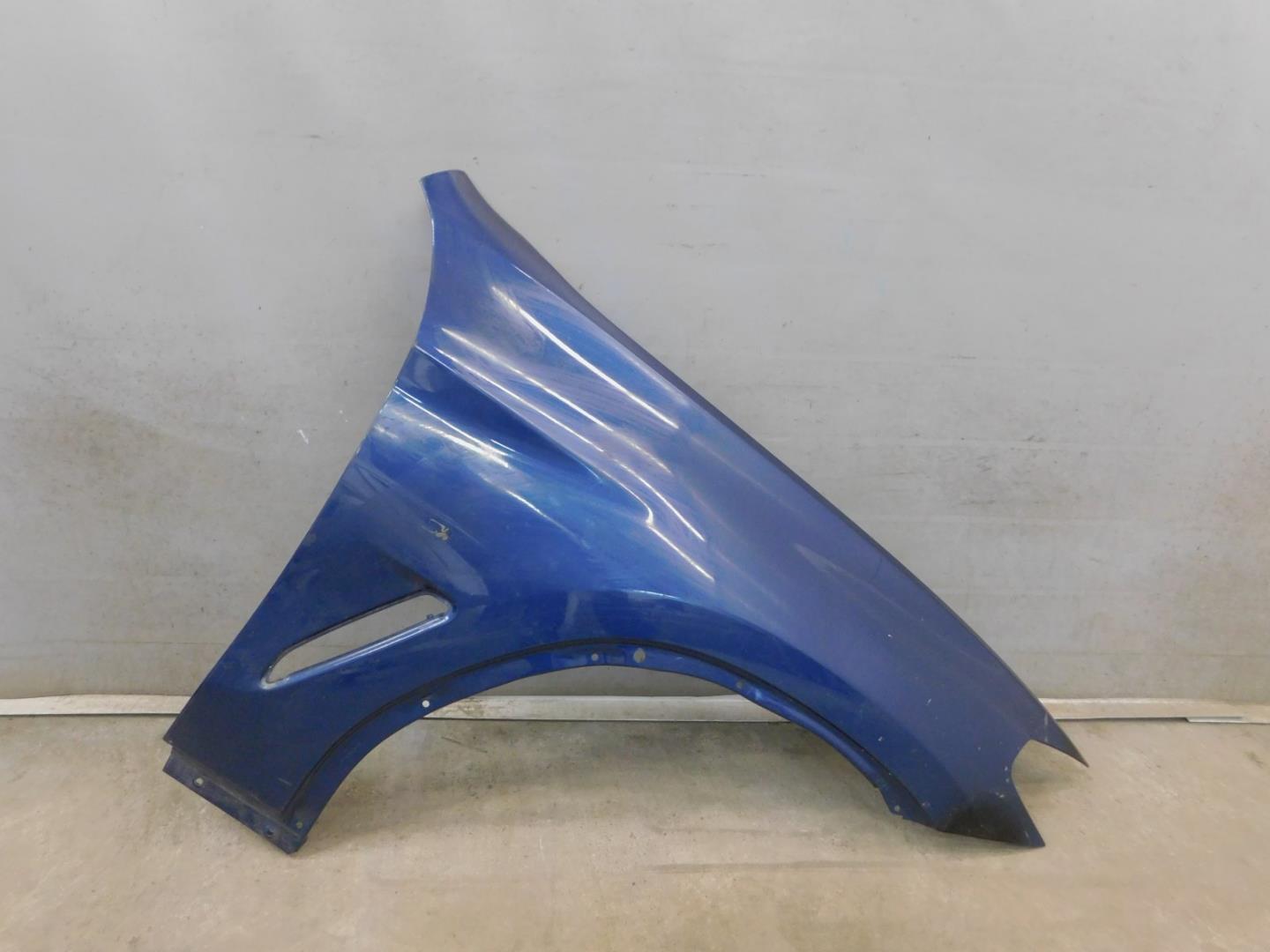 Крыло переднее правое